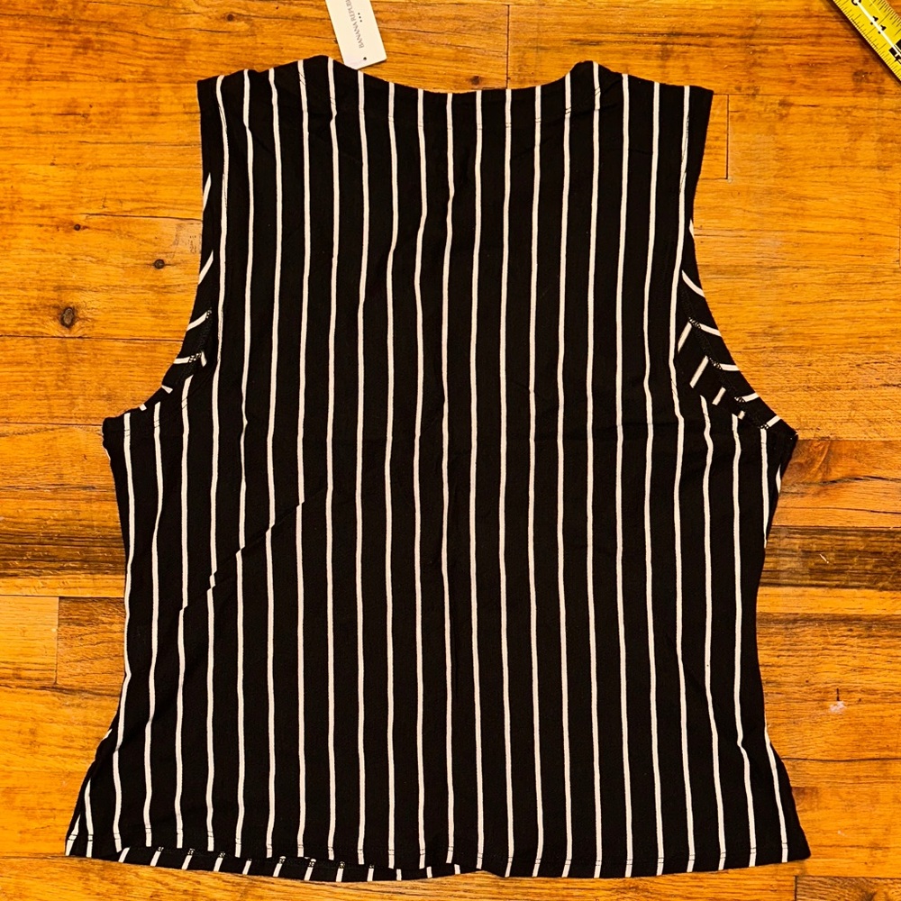 NWT Banana Republic Black & White Striped Top - Medium - Picture 8 of 9